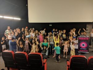 Com luzes levemente acesas e som mais baixo, sessão de cinema para autistas foi parceria entre o Petra Belas Artes, Super Mães Especiais e vereador que defende os autistas , Rinaldi Digilio
